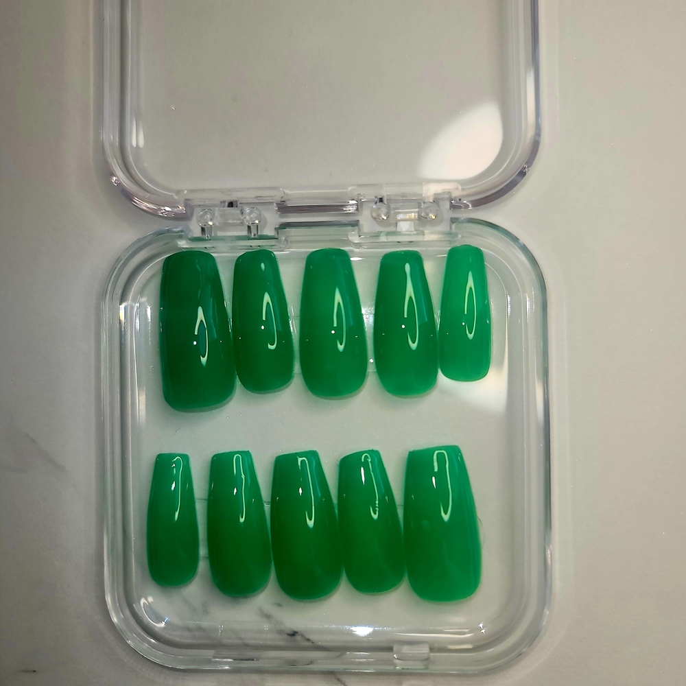 Green Press-On Nails Set